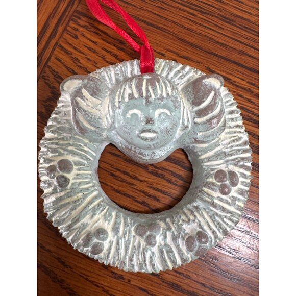 Isabel Bloom Handcrafted Ceramic 1986 Christmas Angel Wreath Ornament - Picture 2 of 4